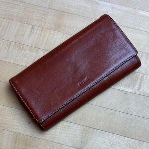 Fossil Tan Leather Flap Clutch Wallet.